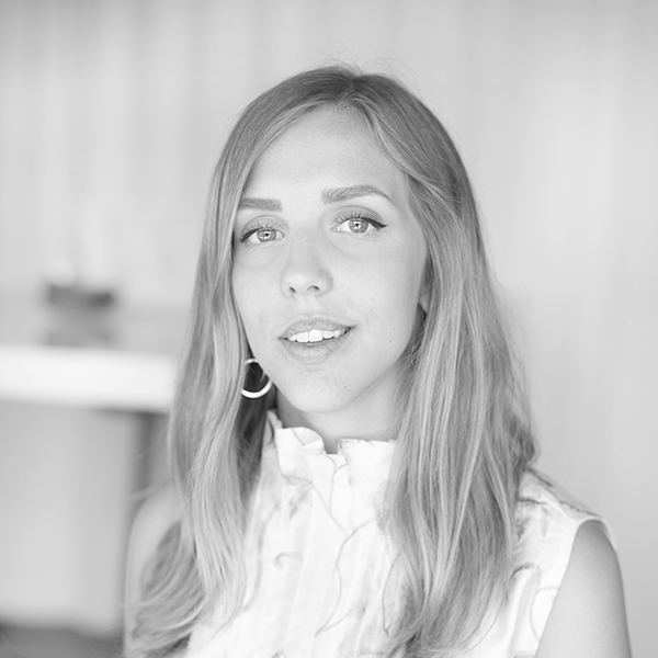 Amanda porträtt svart vit