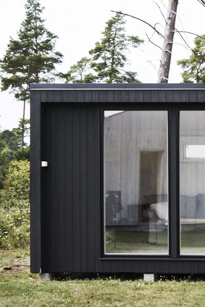 Attefallshus_svart_gotland_funkis