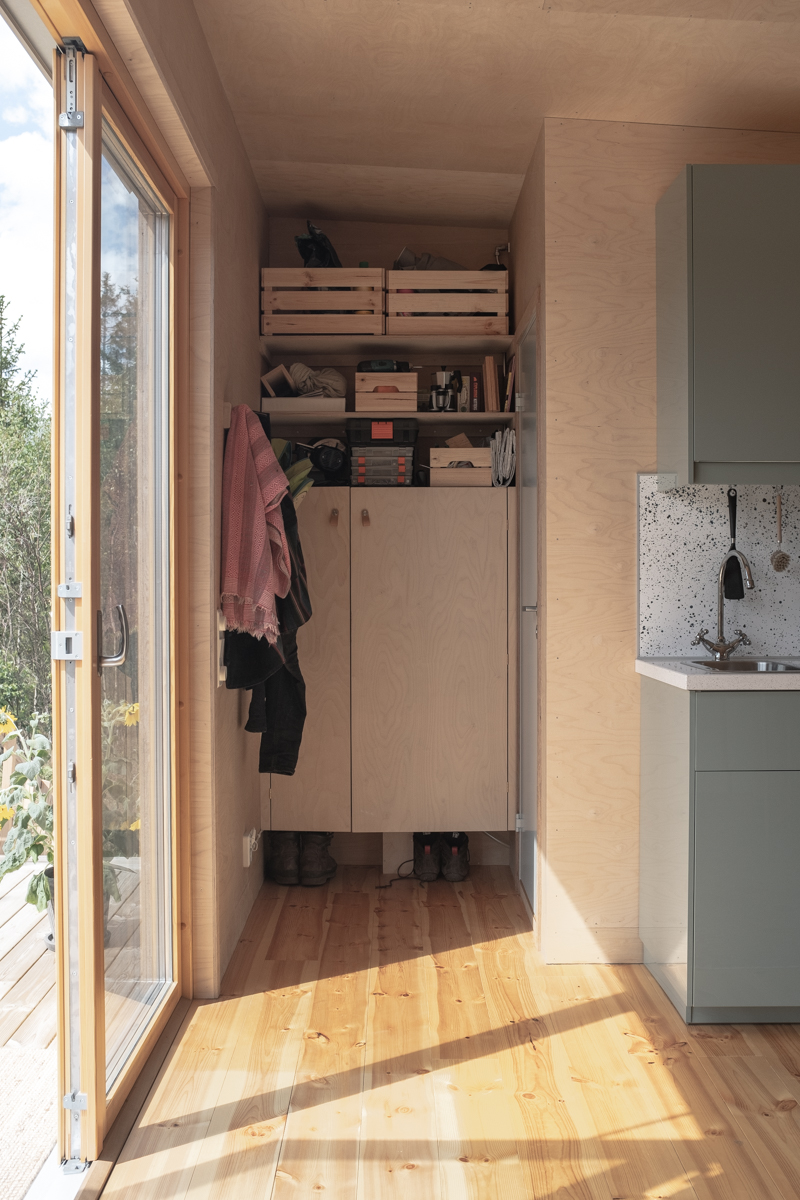 plywood interiör i fritidshus