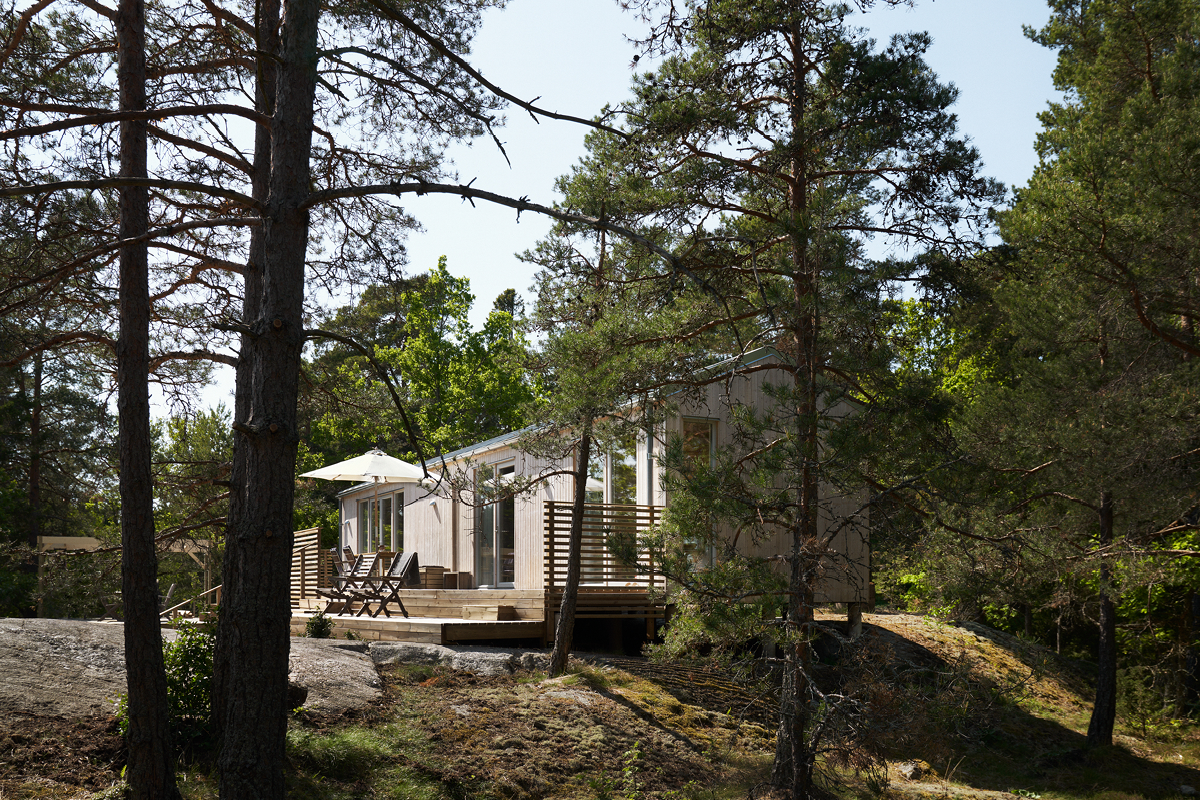 bostadshus eller fritidshus nyckelfardigt omringad av naturtomt